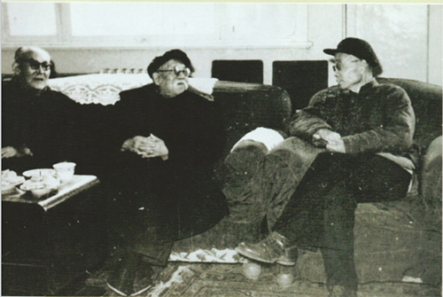 1637659761581835.jpg 1962年2月28日,最高人民法院院长谢觉哉(中)来我院视察并对我院研究与落实方面提出重要关键性意见.jpg