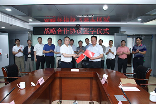 1638344930438683.jpg 2018年,中国地质大学(北京)党委书记马俊杰代表与云南省地址矿产勘查开发局签署战略合作协议.jpg